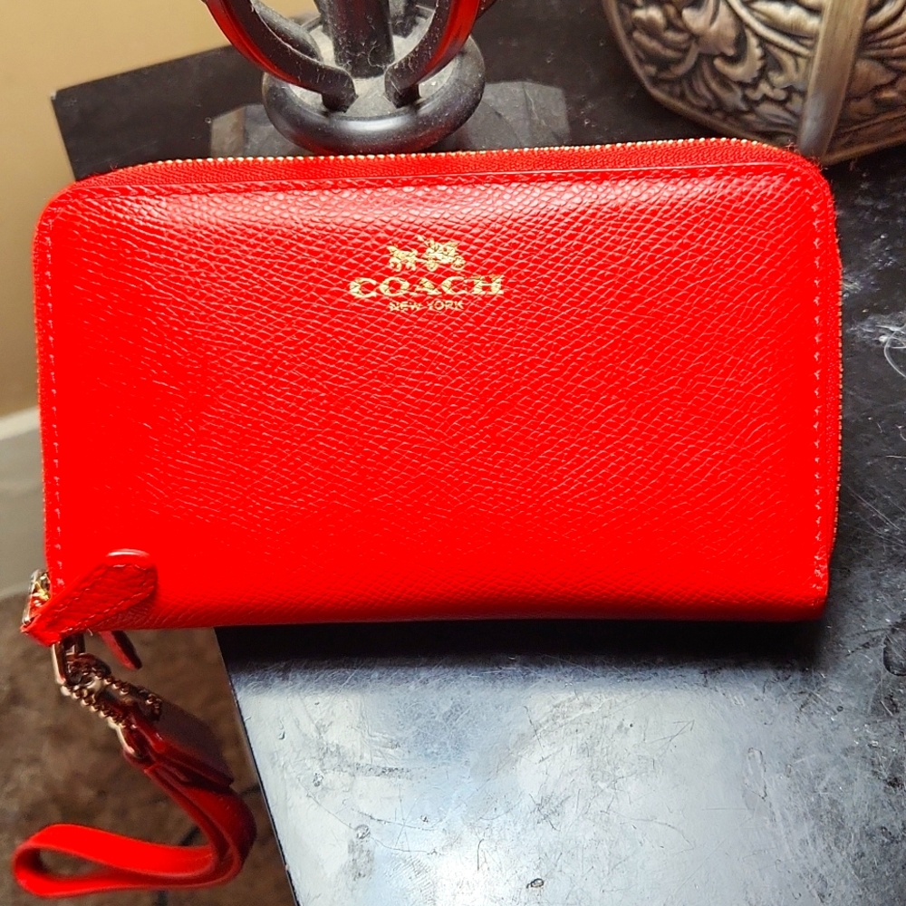 COACH CLUTCH/WRISTLET